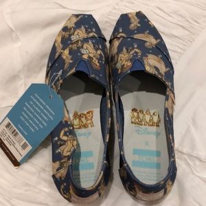 NWT Toms blue Snow White print
